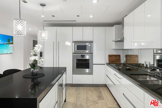 9000 W 3rd Street 204, Los Angeles, CA 90048