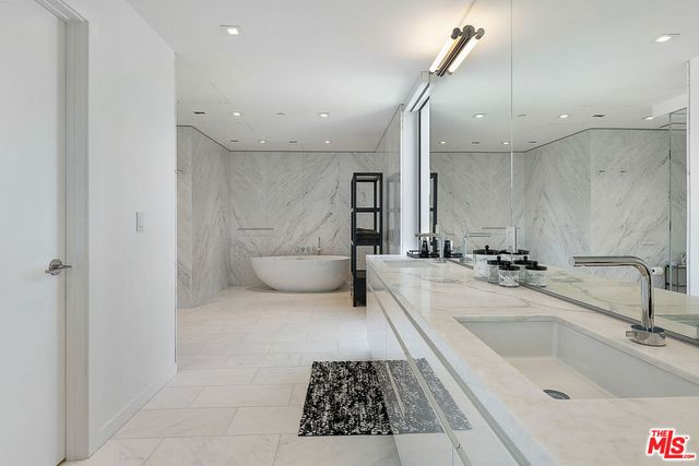 9000 W 3rd Street 204, Los Angeles, CA 90048