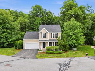 54 River Bend Way, Manchester, NH 03103