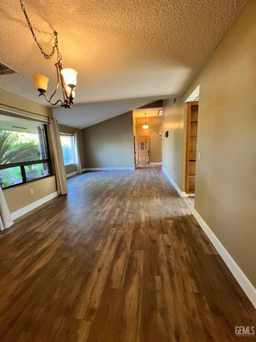 5306 Deville Court, Bakersfield, CA 93308