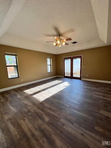 5306 Deville Court, Bakersfield, CA 93308