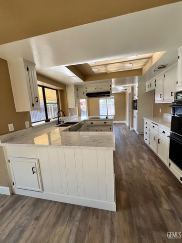 5306 Deville Court, Bakersfield, CA 93308