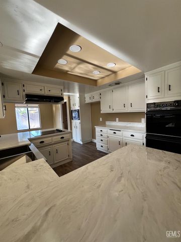 5306 Deville Court, Bakersfield, CA 93308