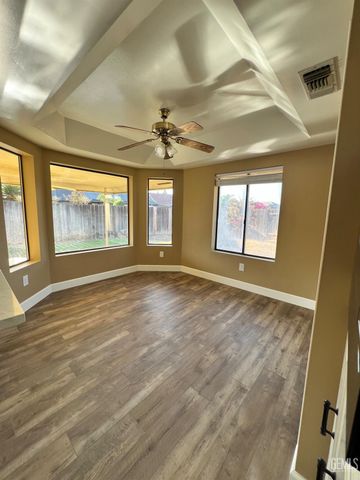 5306 Deville Court, Bakersfield, CA 93308