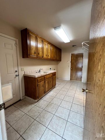 5306 Deville Court, Bakersfield, CA 93308