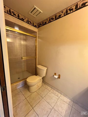 5306 Deville Court, Bakersfield, CA 93308