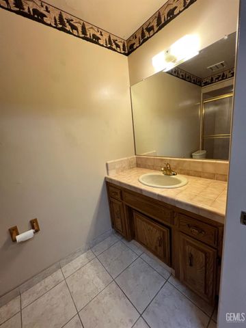 5306 Deville Court, Bakersfield, CA 93308