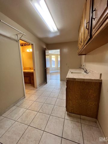 5306 Deville Court, Bakersfield, CA 93308