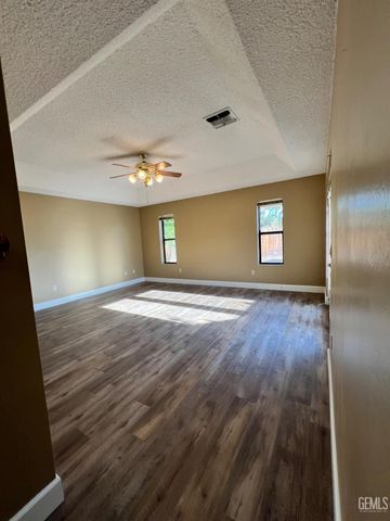 5306 Deville Court, Bakersfield, CA 93308