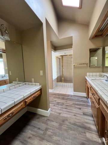 5306 Deville Court, Bakersfield, CA 93308