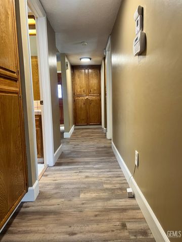 5306 Deville Court, Bakersfield, CA 93308