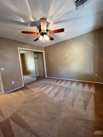 5306 Deville Court, Bakersfield, CA 93308