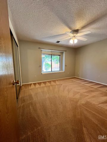 5306 Deville Court, Bakersfield, CA 93308