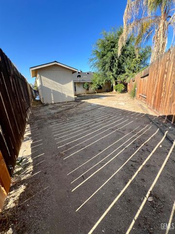 5306 Deville Court, Bakersfield, CA 93308