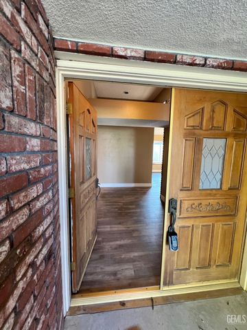 5306 Deville Court, Bakersfield, CA 93308