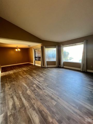 5306 Deville Court, Bakersfield, CA 93308