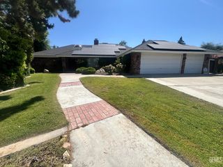 5306 Deville Court, Bakersfield, CA 93308