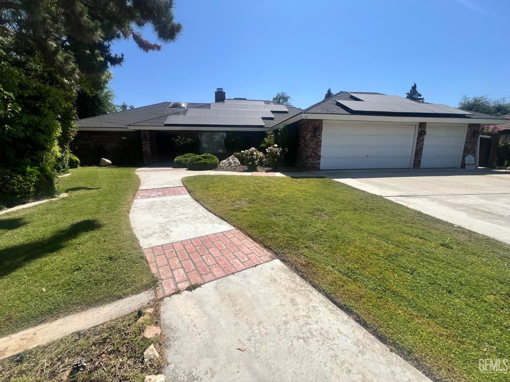 5306 Deville Court, Bakersfield, CA 93308