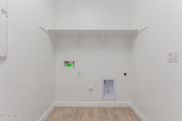 15834 W BRONCO Trail, Surprise, AZ 85387