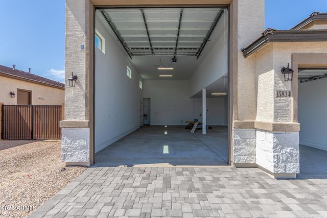 15834 W BRONCO Trail, Surprise, AZ 85387