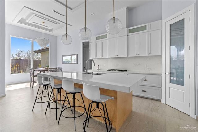 2214 E 6th Street E, Mission, TX 78572