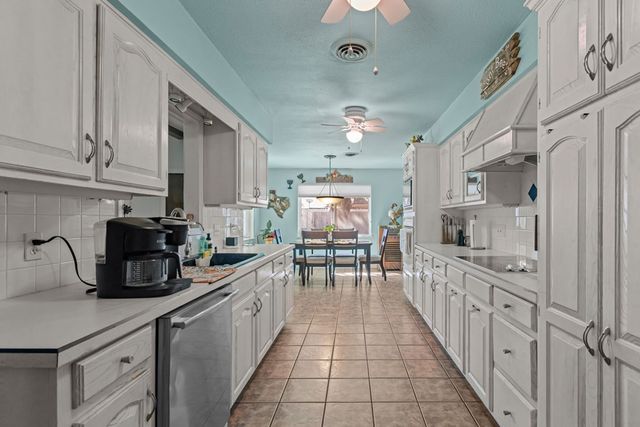 4212 Springbrook Dr, Odessa, TX 79762