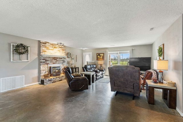 3026 112 Highway, Springdale, AR 72762