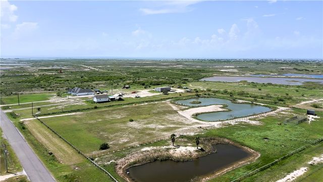 329 Cape Velero Dr, Rockport, TX 78382