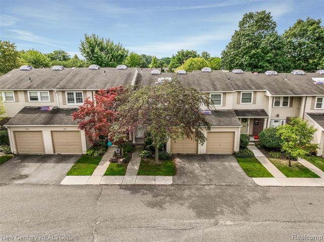 1689 Brentwood Drive, Troy, MI 48098