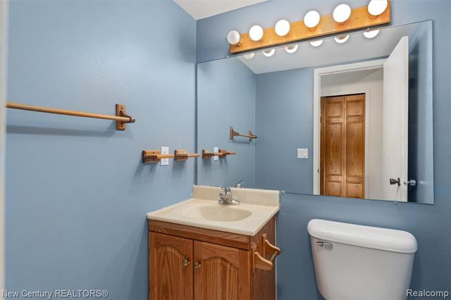 1689 Brentwood Drive, Troy, MI 48098