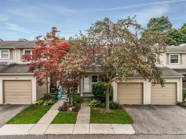 1689 Brentwood Drive, Troy, MI 48098