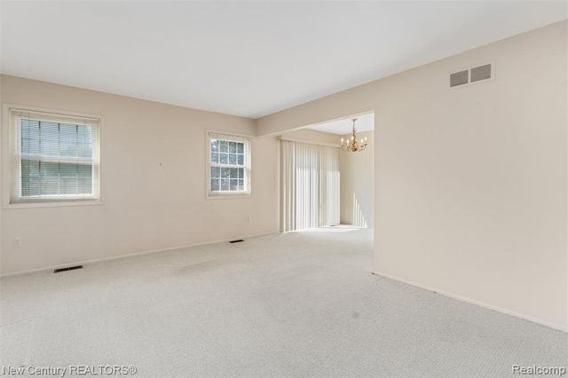 1689 Brentwood Drive, Troy, MI 48098