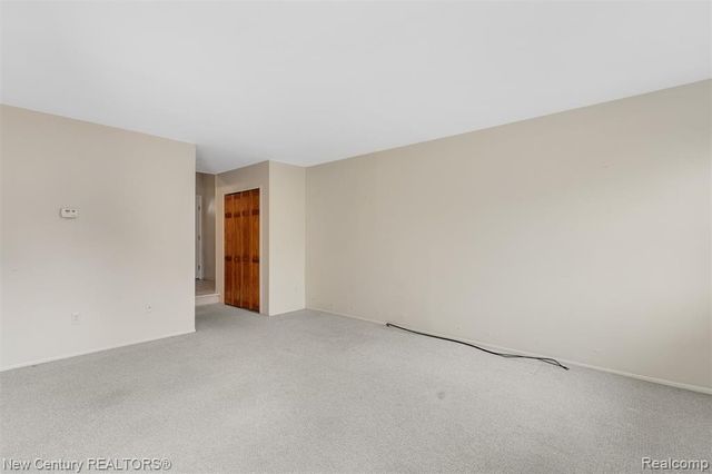 1689 Brentwood Drive, Troy, MI 48098