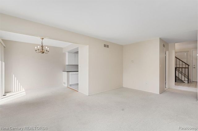 1689 Brentwood Drive, Troy, MI 48098