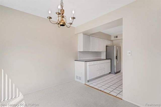 1689 Brentwood Drive, Troy, MI 48098