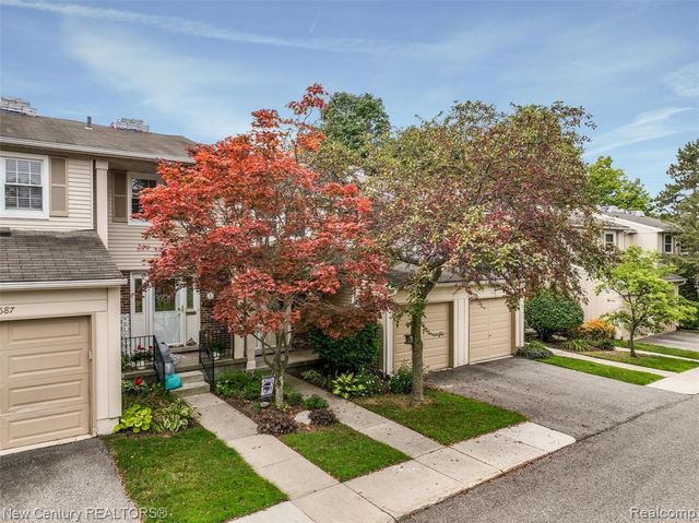 1689 Brentwood Drive, Troy, MI 48098