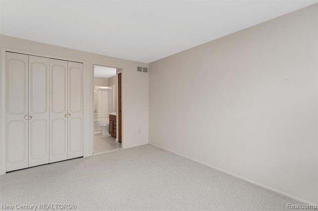 1689 Brentwood Drive, Troy, MI 48098
