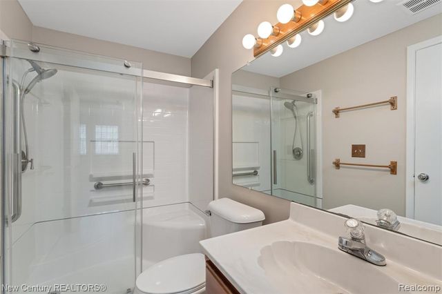 1689 Brentwood Drive, Troy, MI 48098