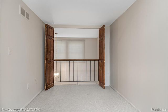 1689 Brentwood Drive, Troy, MI 48098