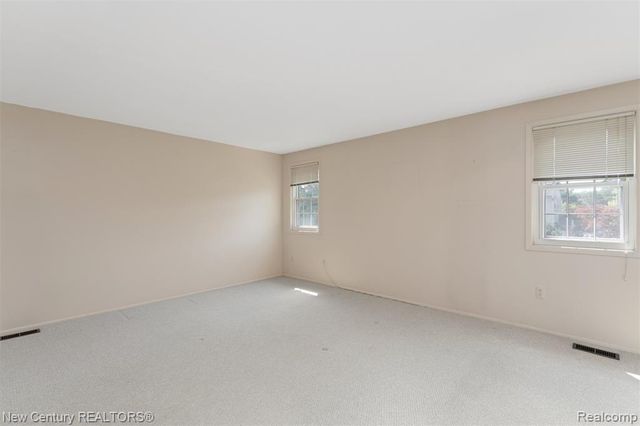 1689 Brentwood Drive, Troy, MI 48098