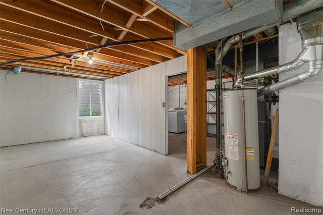 1689 Brentwood Drive, Troy, MI 48098