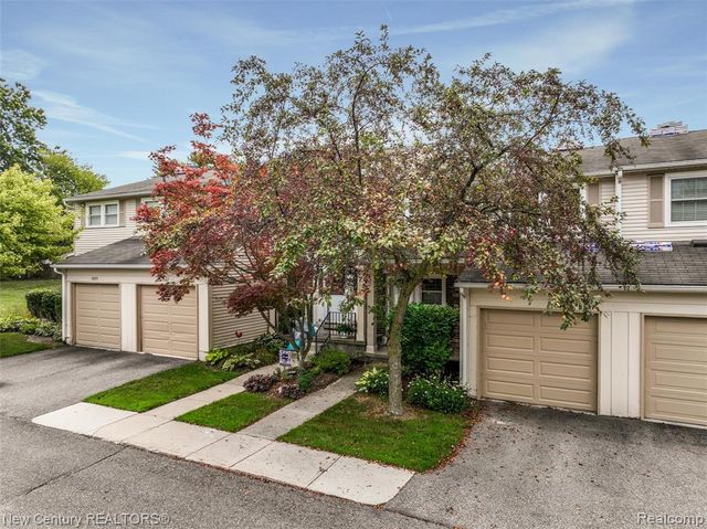 1689 Brentwood Drive, Troy, MI 48098