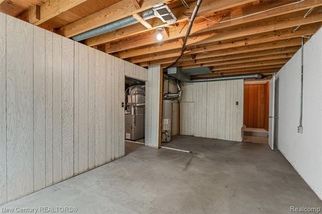 1689 Brentwood Drive, Troy, MI 48098
