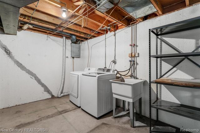 1689 Brentwood Drive, Troy, MI 48098
