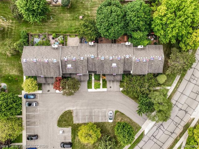 1689 Brentwood Drive, Troy, MI 48098