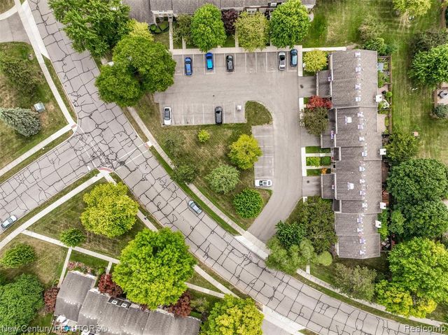 1689 Brentwood Drive, Troy, MI 48098