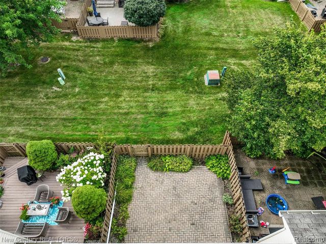 1689 Brentwood Drive, Troy, MI 48098