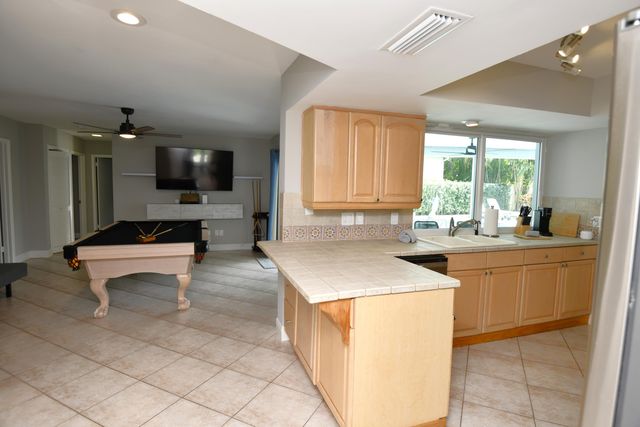 336 Tacoma Lane, West Palm Beach, FL 33404