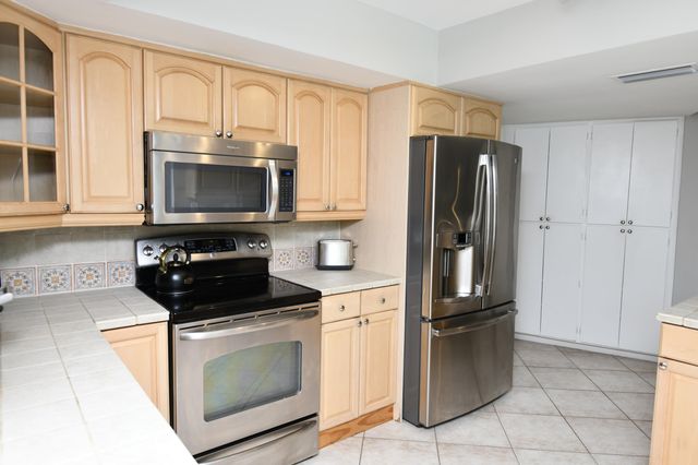 336 Tacoma Lane, West Palm Beach, FL 33404