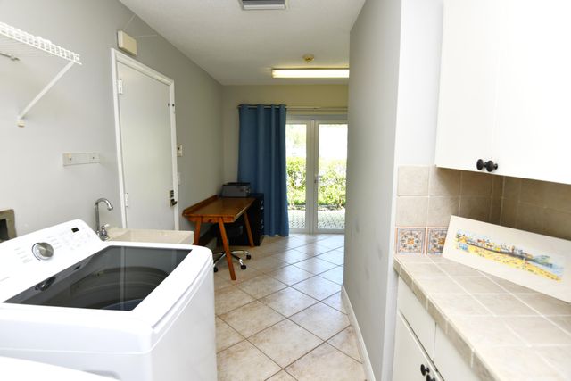 336 Tacoma Lane, West Palm Beach, FL 33404